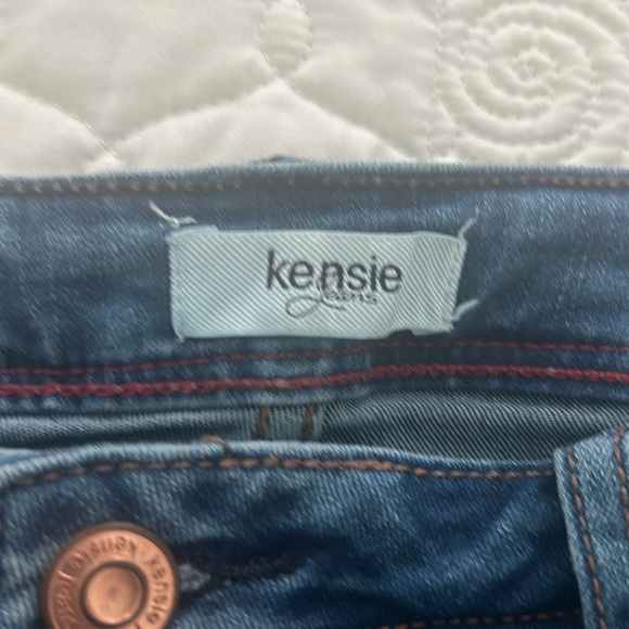 Kensie Jean Bermuda frayed shorts - Picture 3 of 5